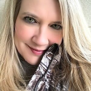 Meet your Posher, Caryn